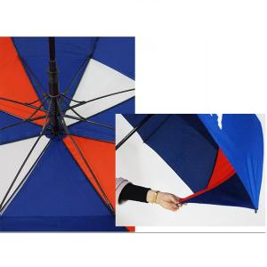 parapluie de style rétro avec poignée en bois
